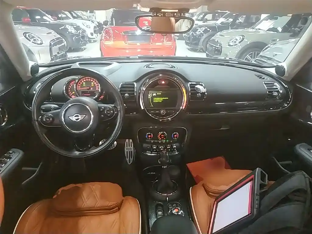 MINI Clubman 2016 — фото 10