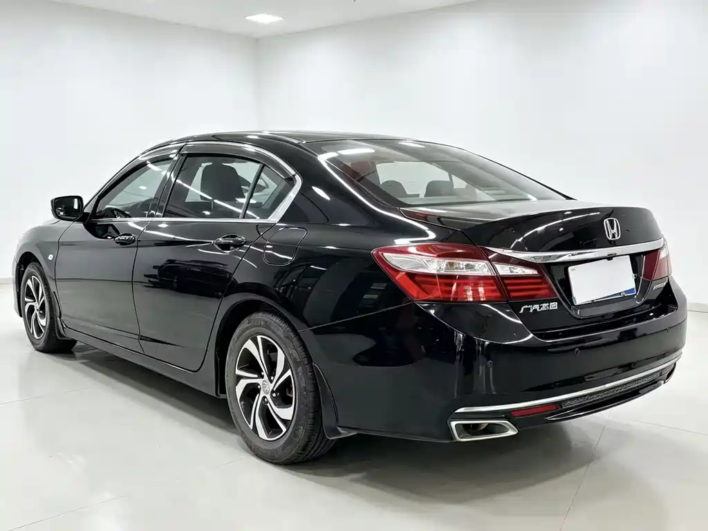 Honda Accord 2018 — фото 7