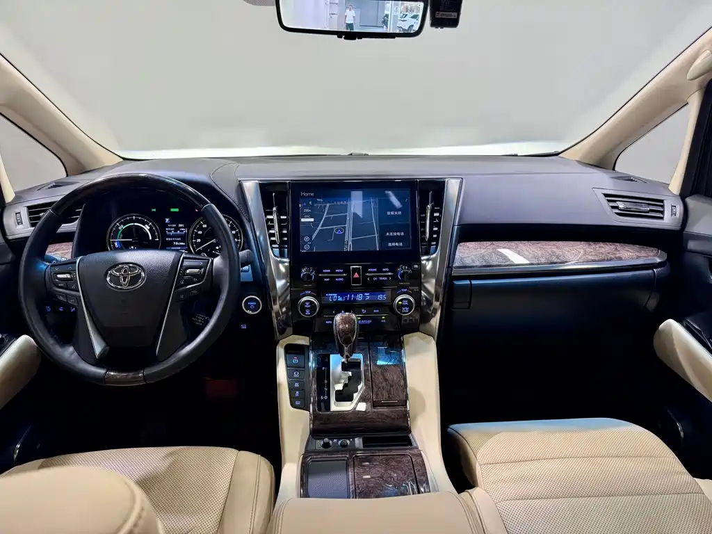 Toyota Vellfire 2023 — фото 13