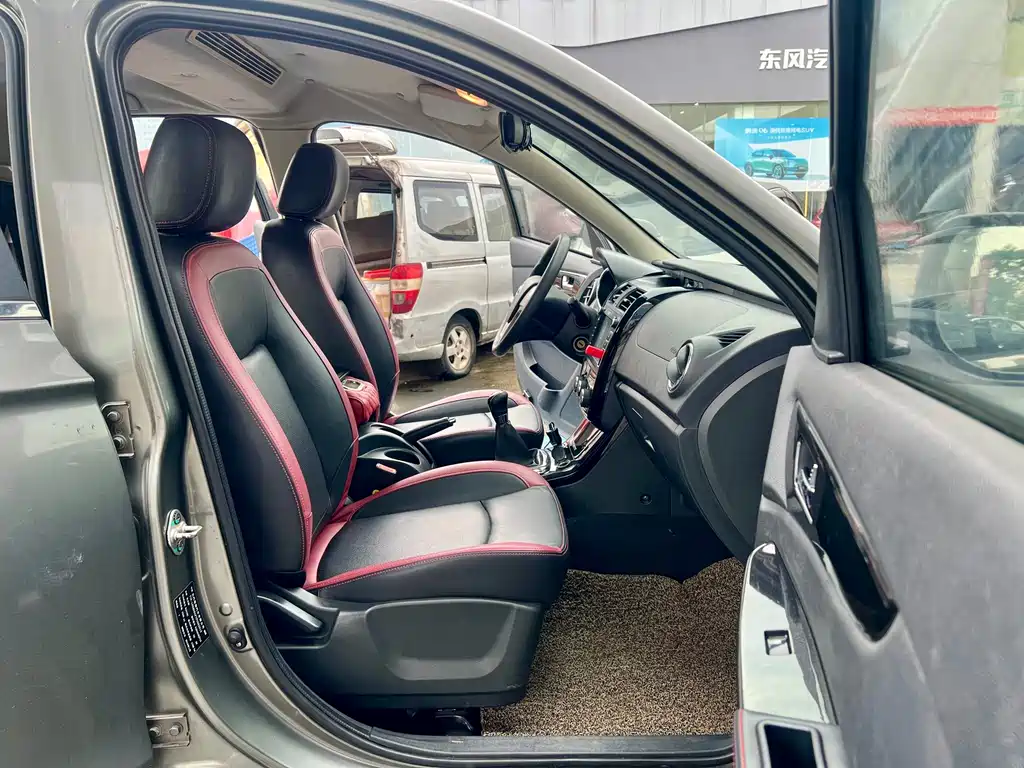 BAIC Huansu S3 2015 — фото 15