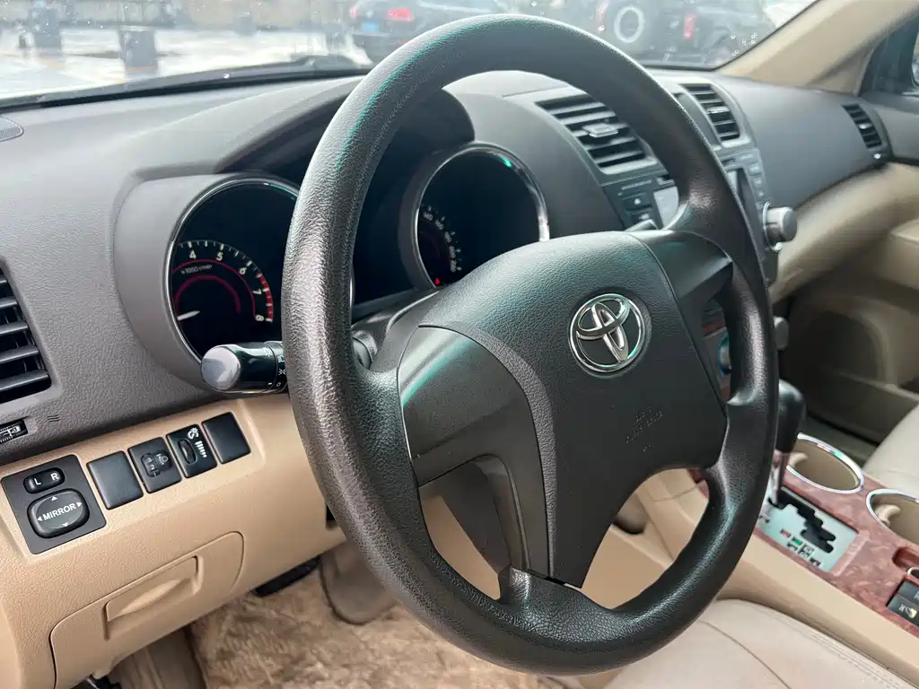 Toyota Highlander 2010 — фото 18