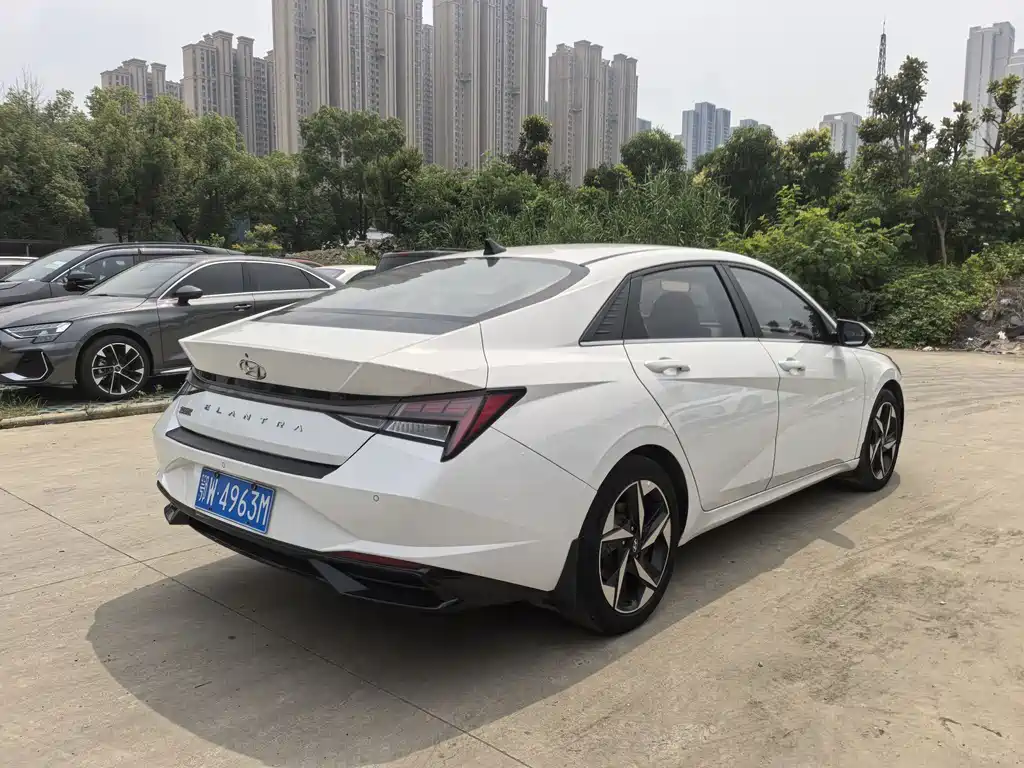 Hyundai Elantra 2022 — фото 10