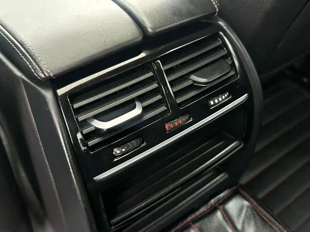 BMW 5 Series 2018 — фото 16