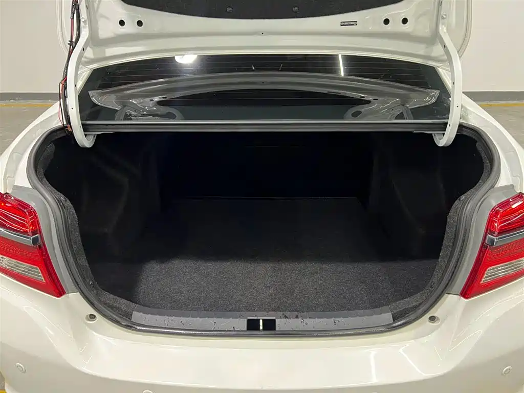 Toyota Yaris L 2022 — фото 7