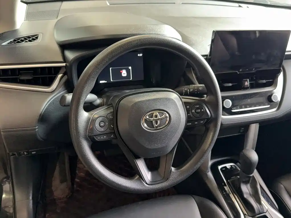 Toyota Corolla Cross 2023 — фото 4
