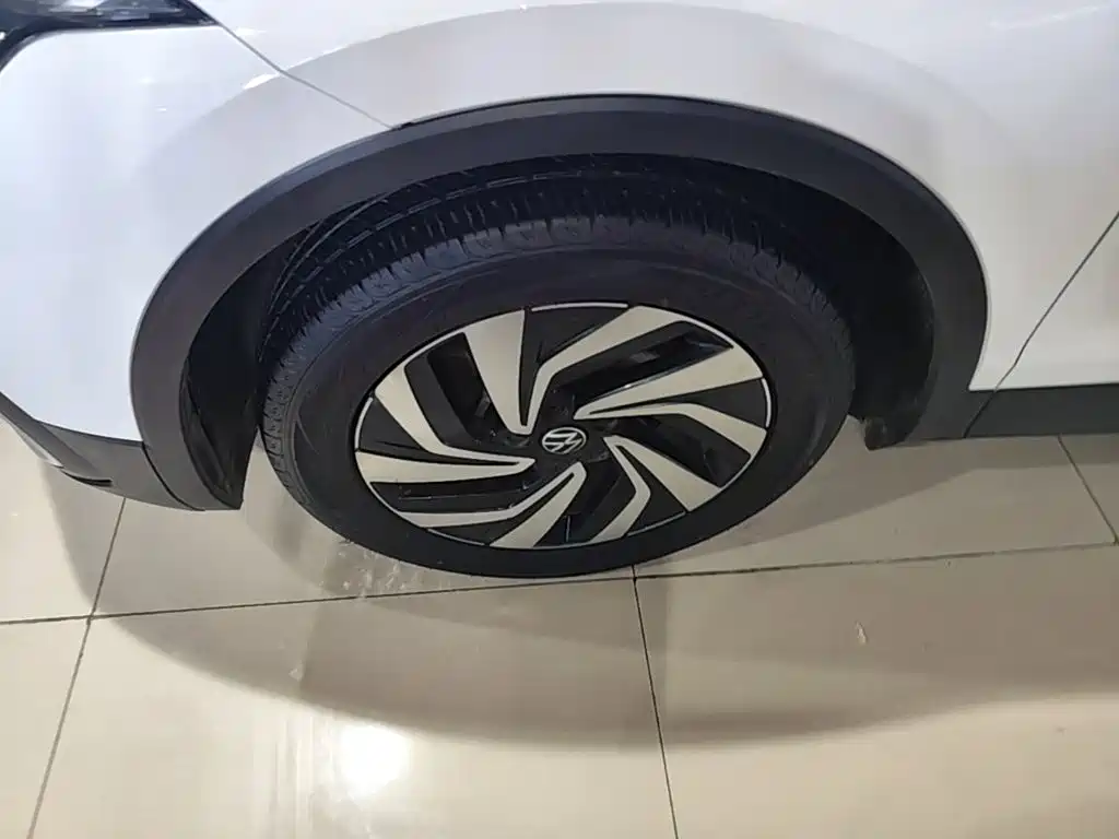 Volkswagen Tiguan L 2023 — фото 25