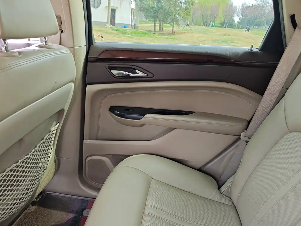 Cadillac SRX 2014 — фото 11
