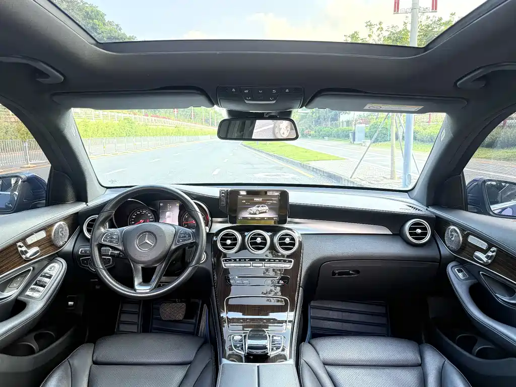 Mercedes-Benz GLC 2018 — фото 13