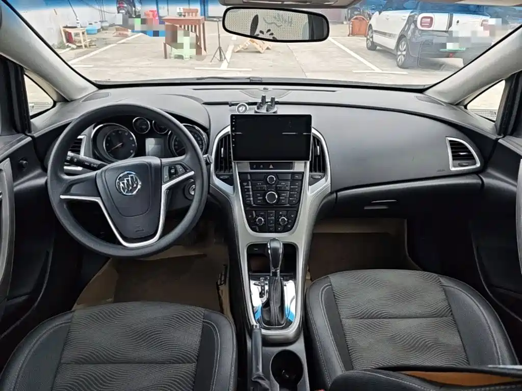 Buick Excelle 2015 — фото 10