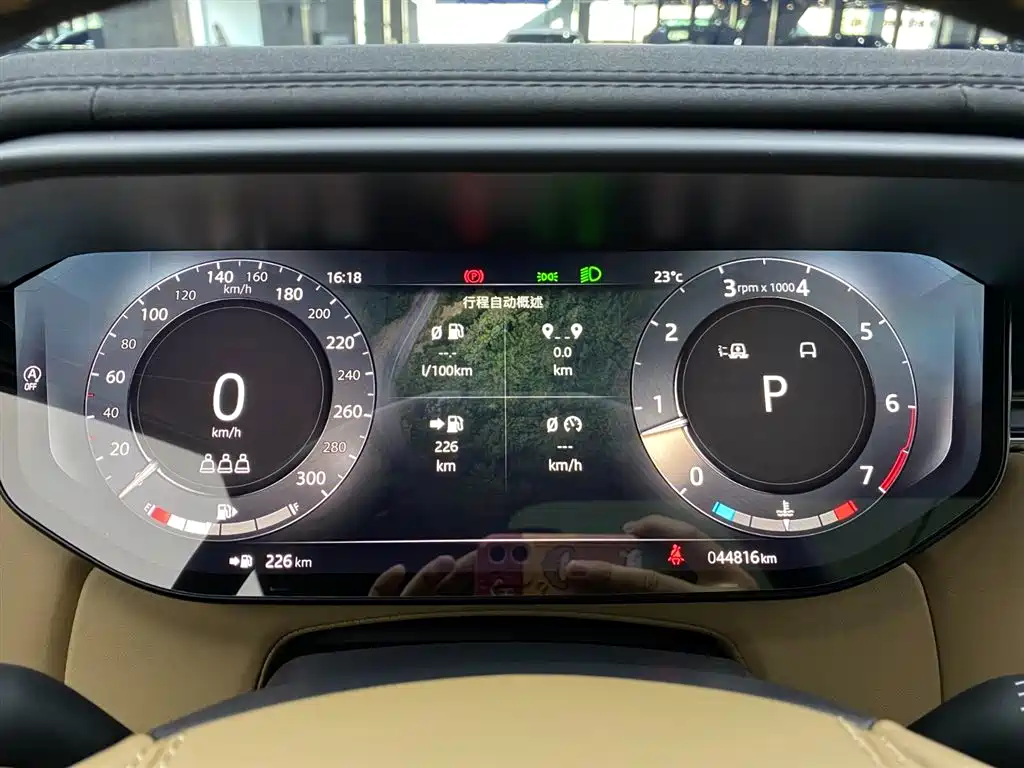 Land Rover Sport 2023 — фото 16