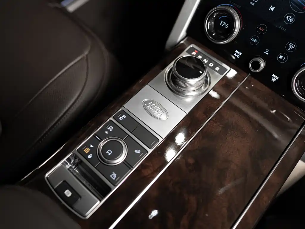 Land Rover Range Rover 2021 — фото 24
