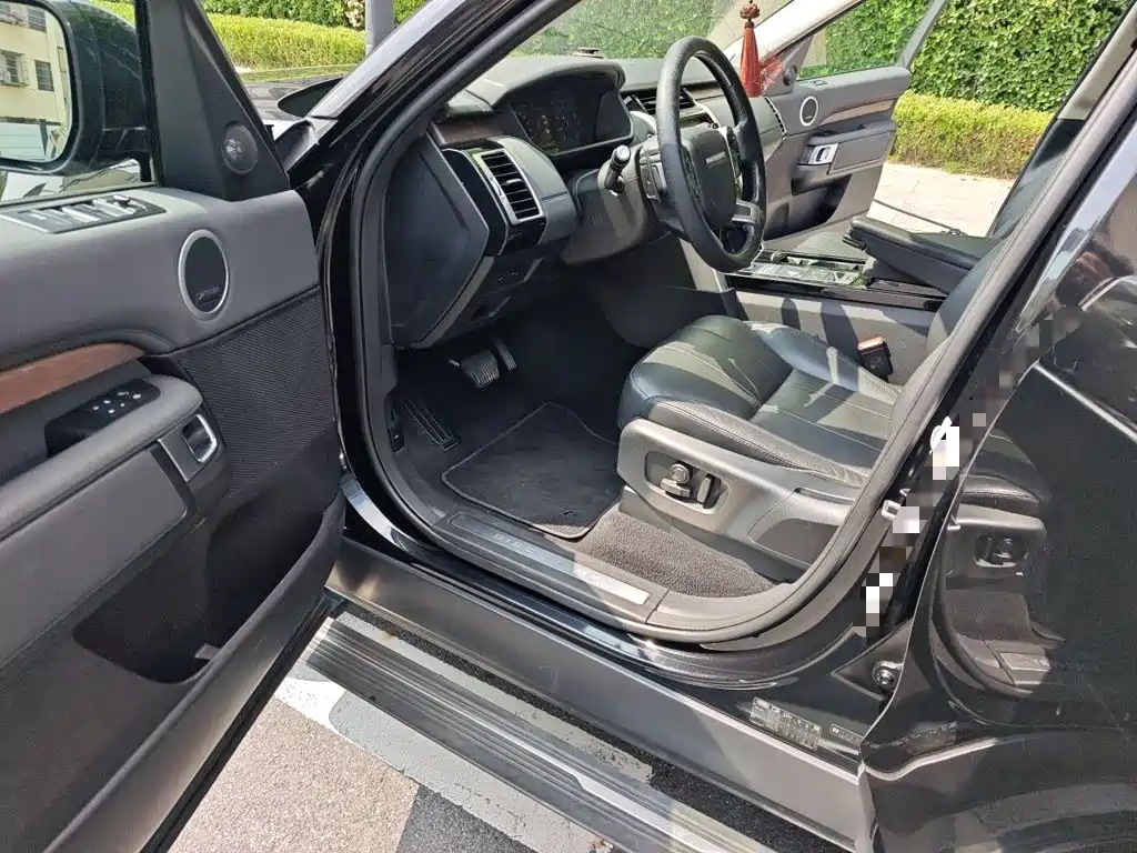 Land Rover Discovery 2019 — фото 12