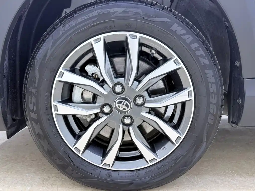Toyota Yaris L 2022 — фото 22