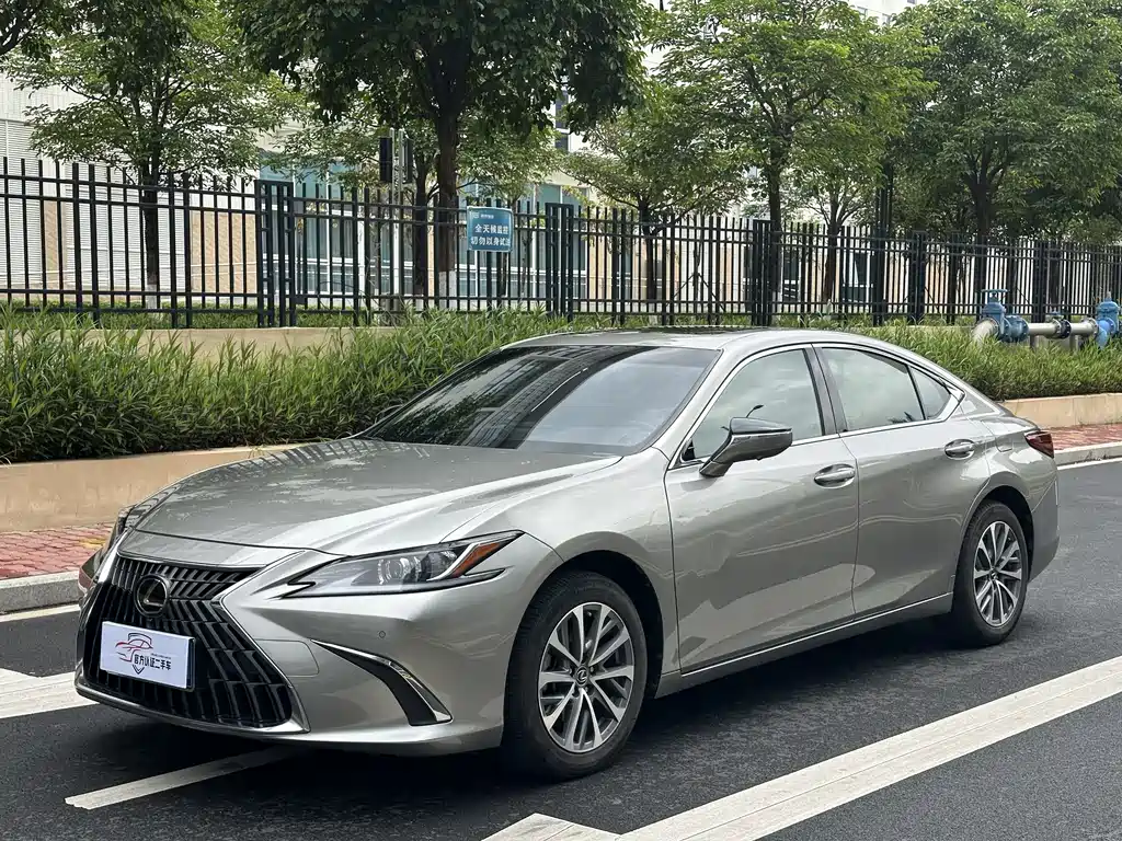 Lexus ES 2024 — фото 1