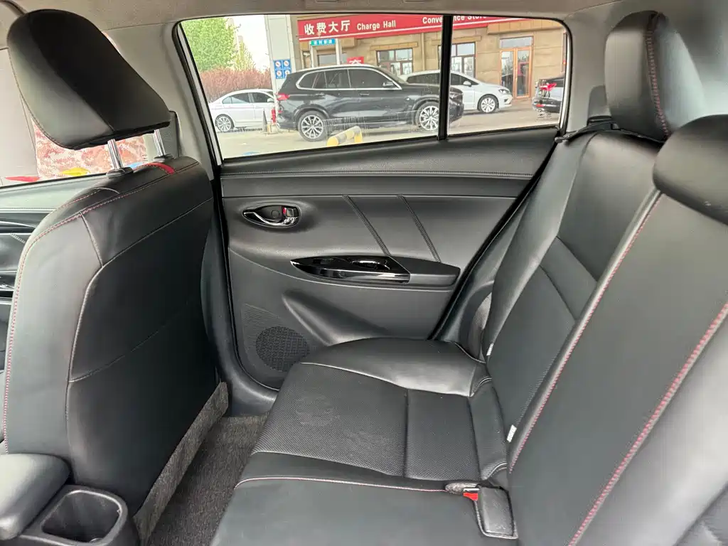 Toyota Yaris L 2023 — фото 13