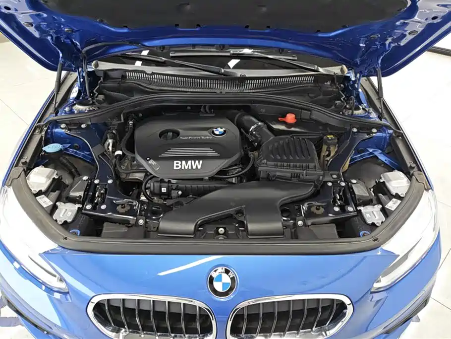BMW 1 Series 2019 — фото 10