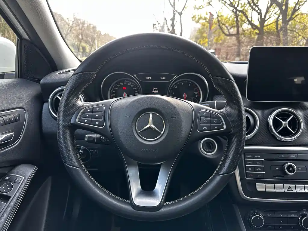 Mercedes-Benz GLA 2018 — фото 11