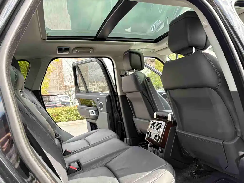 Land Rover Range Rover 2021 — фото 12
