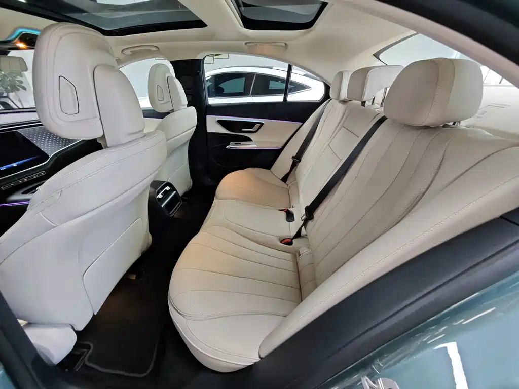 Mercedes-Benz E-Class 2025 — фото 17