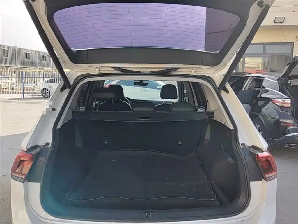 Volkswagen Tiguan L 2018 — фото 10