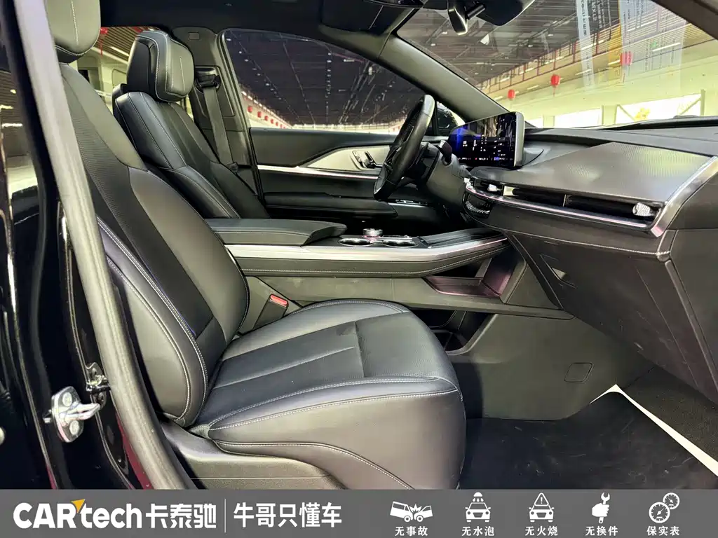 Cadillac XT5 2025 — фото 20