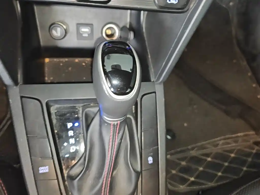 Hyundai Elantra 2020 — фото 14