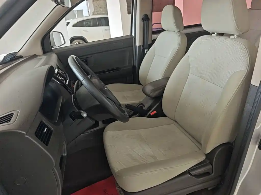 Wuling Rongguang V 2018 — фото 15