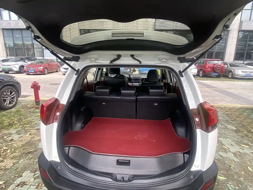 Toyota RAV4 2015 — фото 13