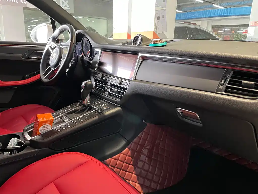 Porsche Macan 2020 — фото 10