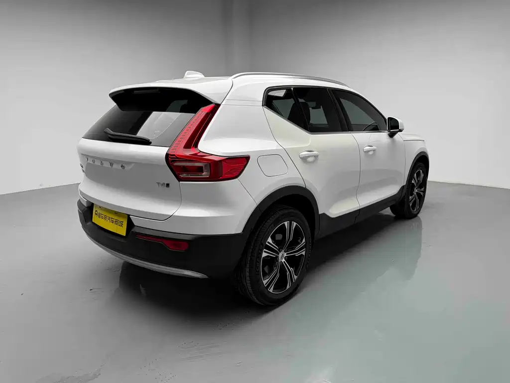Volvo XC40 2022 — фото 10