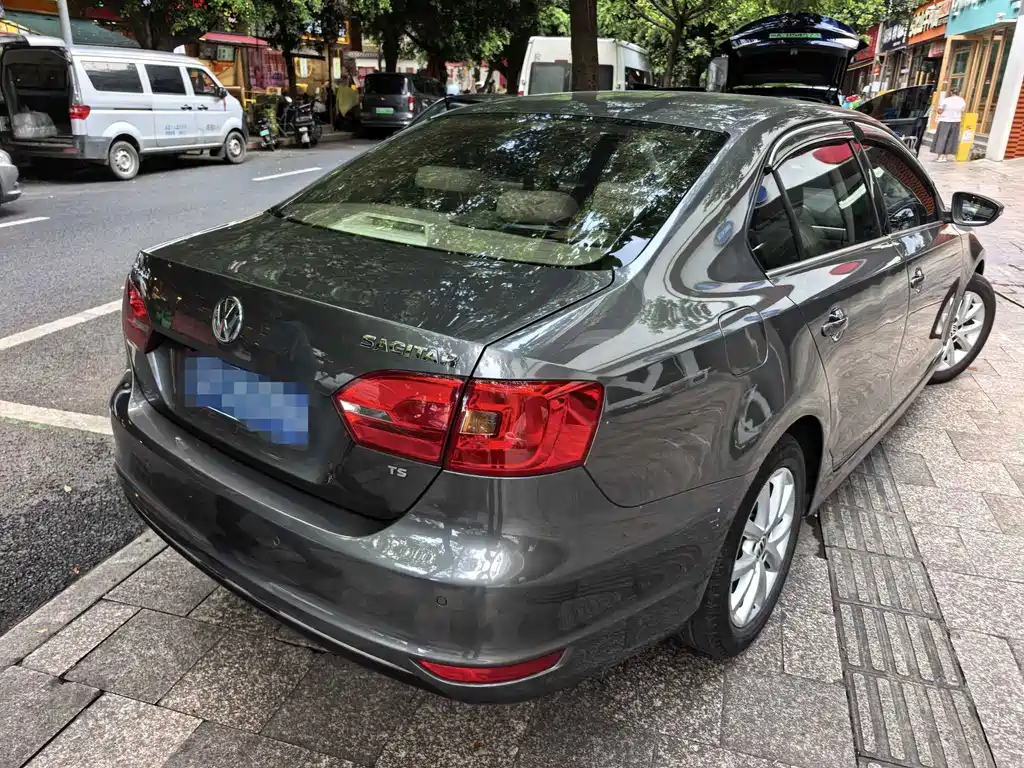 Volkswagen Sagitar 2012