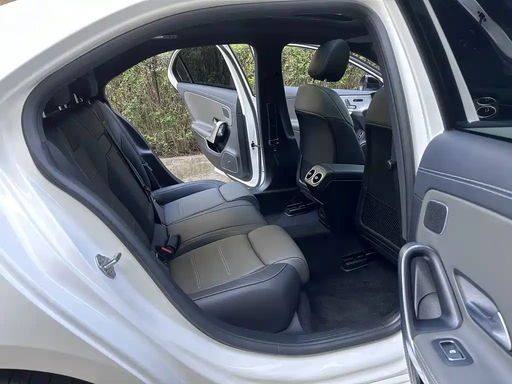 Mercedes-Benz A-Class AMG 2023 — фото 6