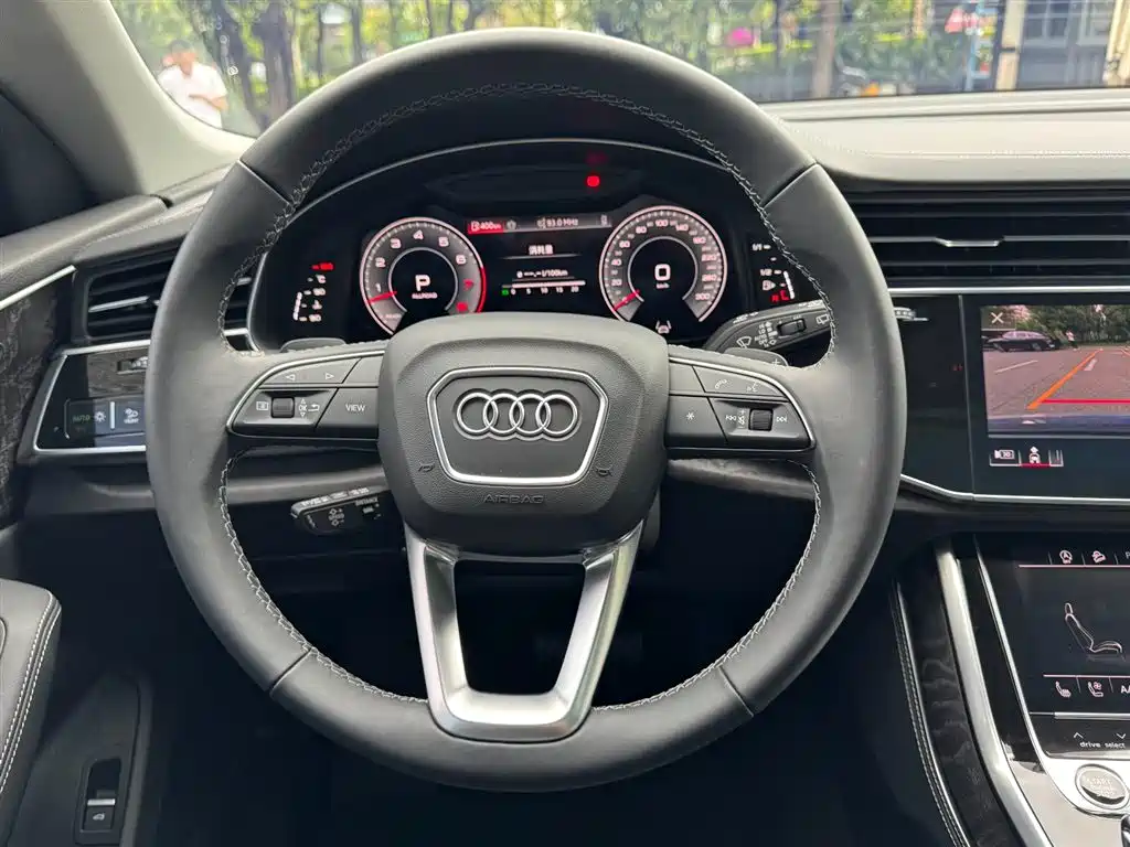 Audi Q8 2025 — фото 17
