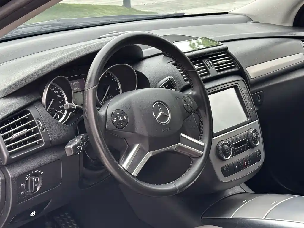 Mercedes-Benz R-Class 2016 — фото 15