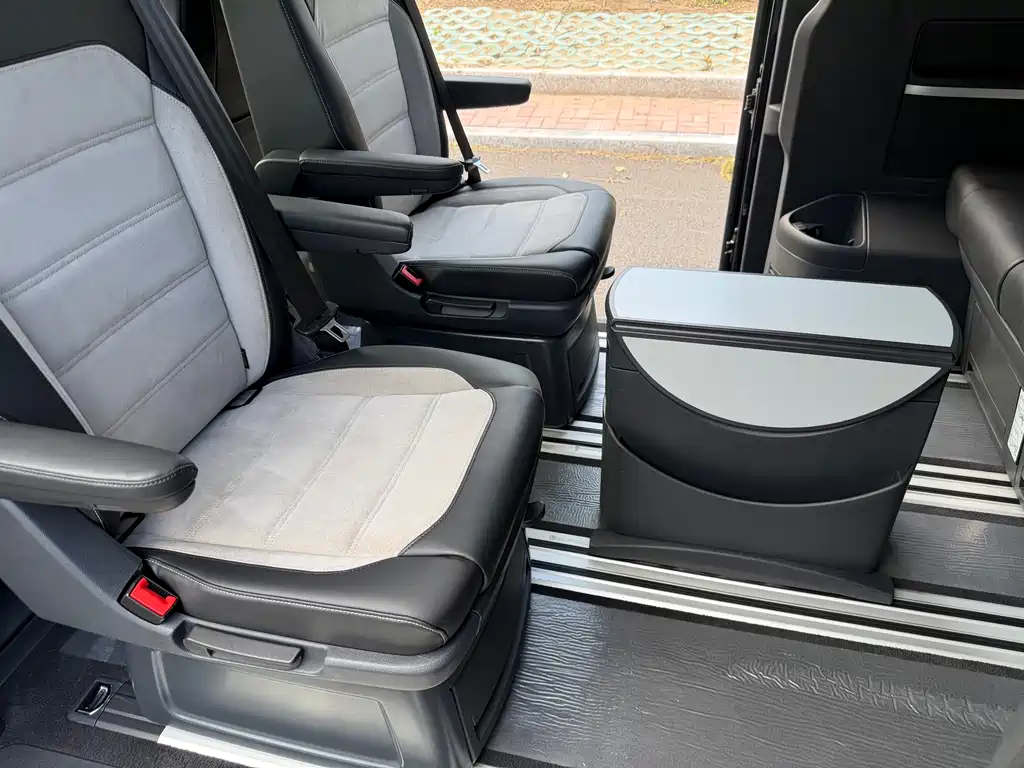 Volkswagen Multivan 2017 — фото 19