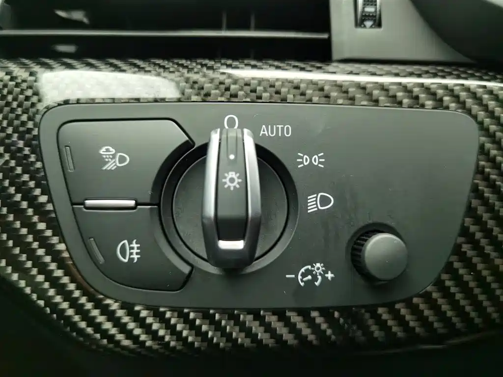 Audi A4L 2023 — фото 21
