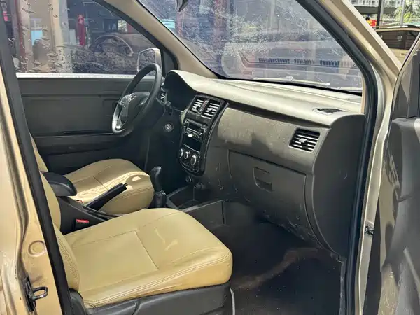 Wuling Rongguang V 2016