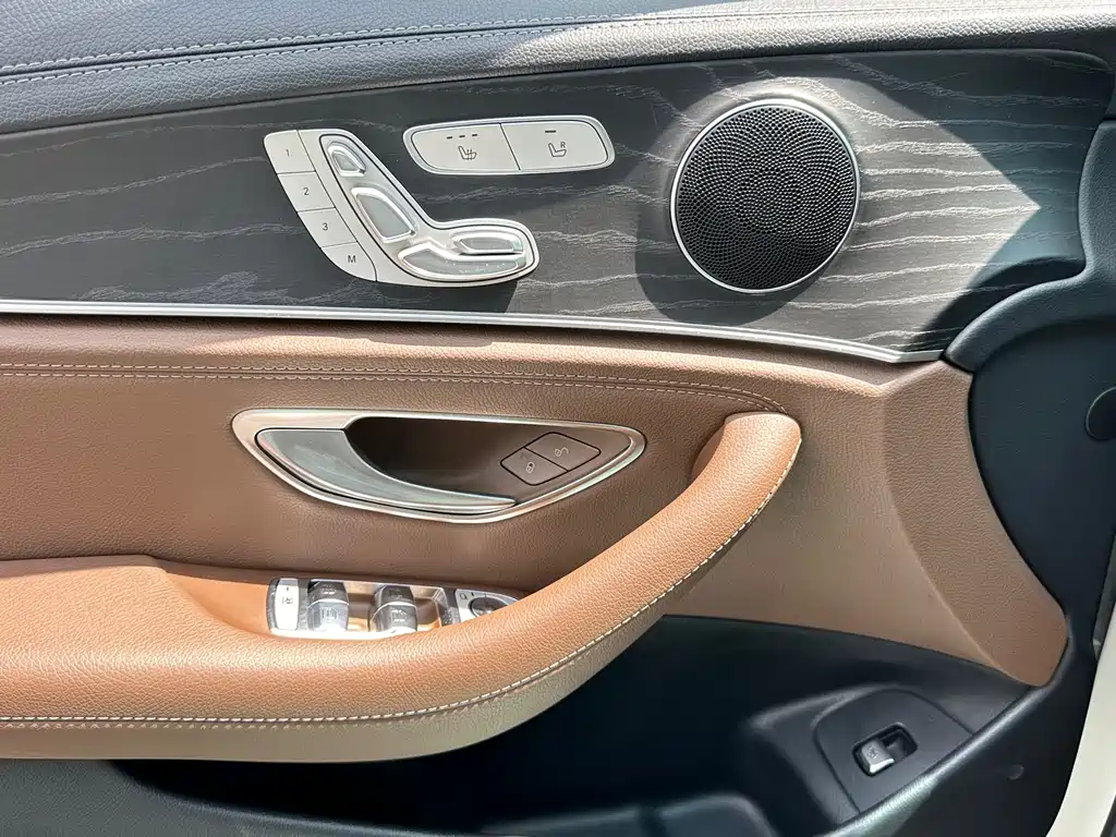 Mercedes-Benz E-Class 2020 — фото 15