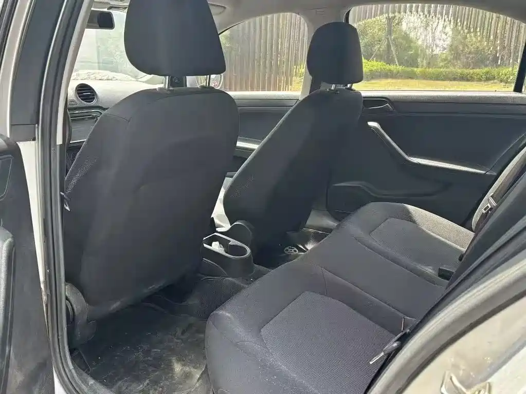 Volkswagen Jetta 2013 — фото 8