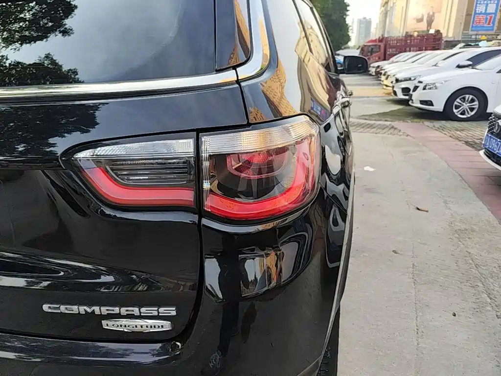Jeep Compass 2019 — фото 24