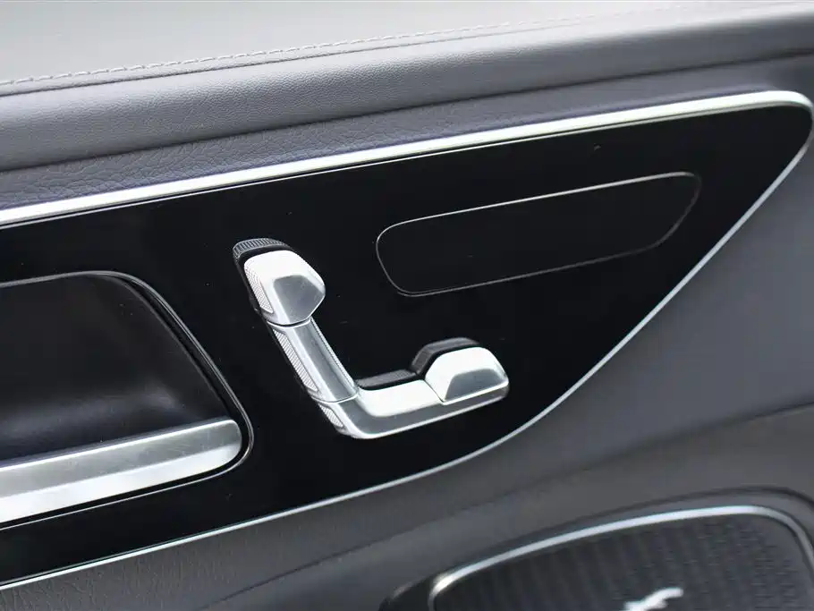 Mercedes-Benz C-Class 2023 — фото 12