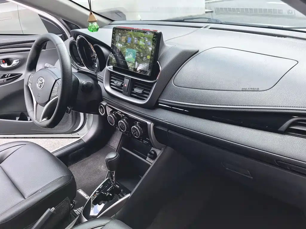 Toyota Yaris L 2022 — фото 21