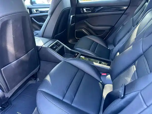 Porsche Panamera 2023