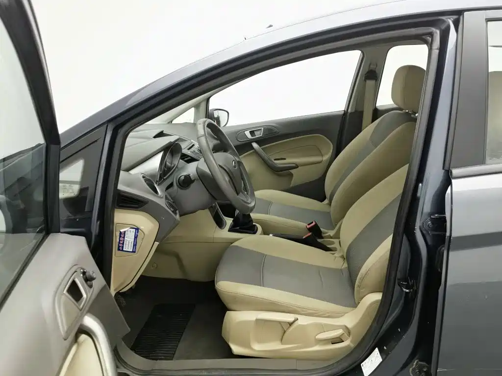 Ford Fiesta 2011 — фото 10