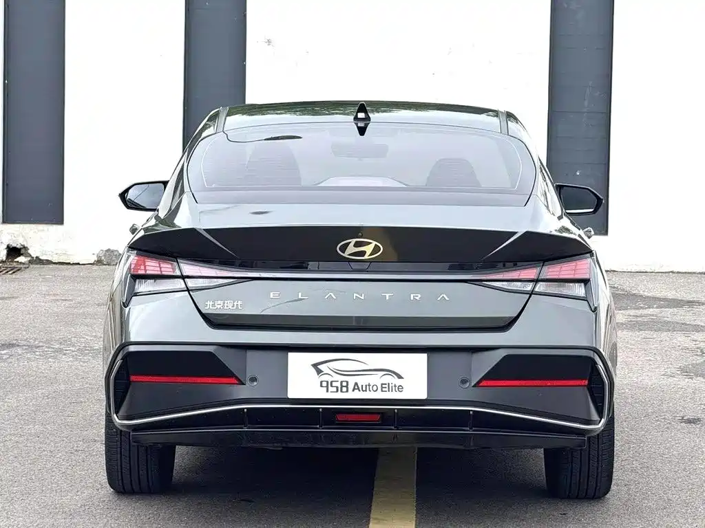 Hyundai Elantra 2023 — фото 10