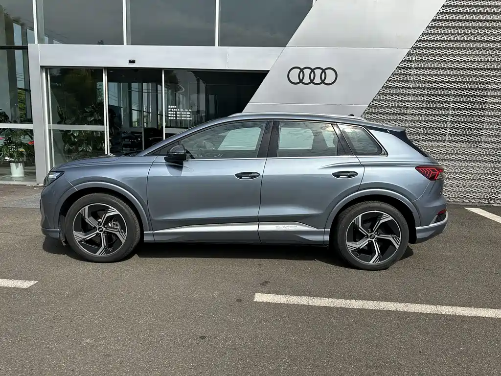 Audi Q4 e-tron 2024 — фото 2