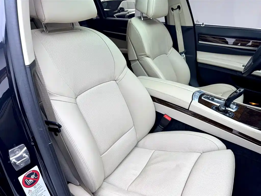 BMW 7 Series 2011 — фото 20