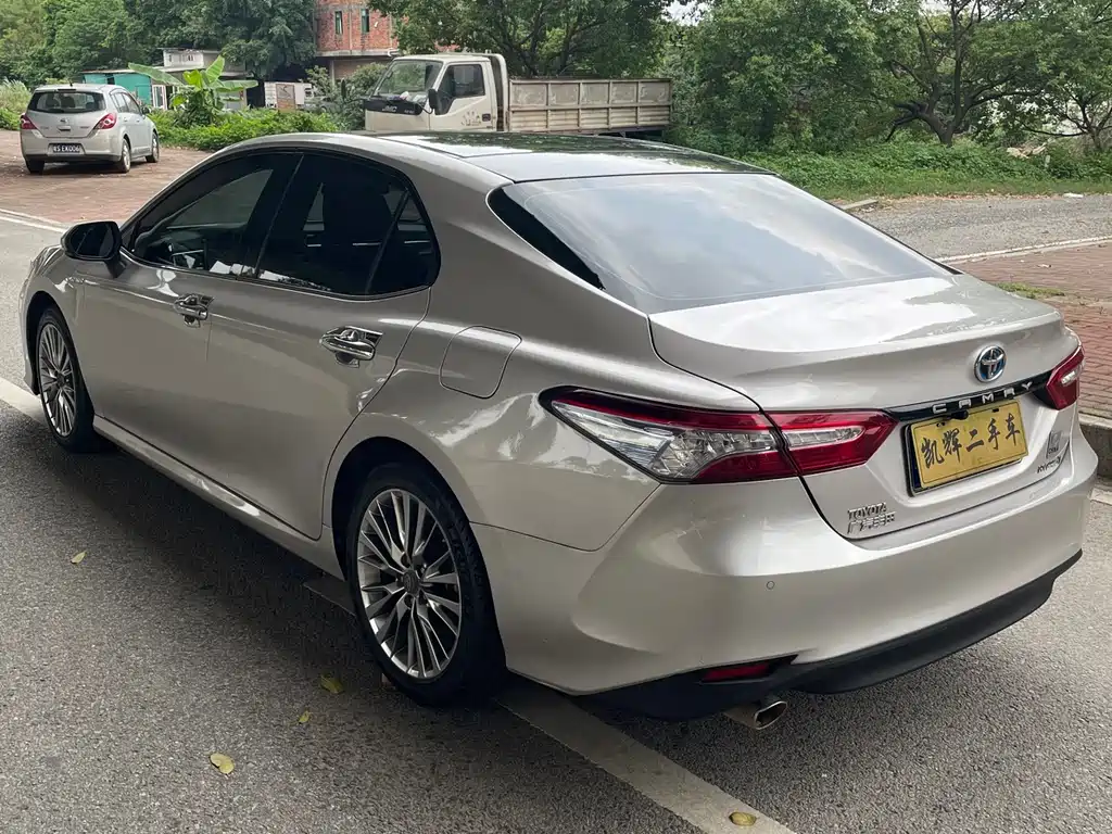 Toyota Camry 2019 — фото 11