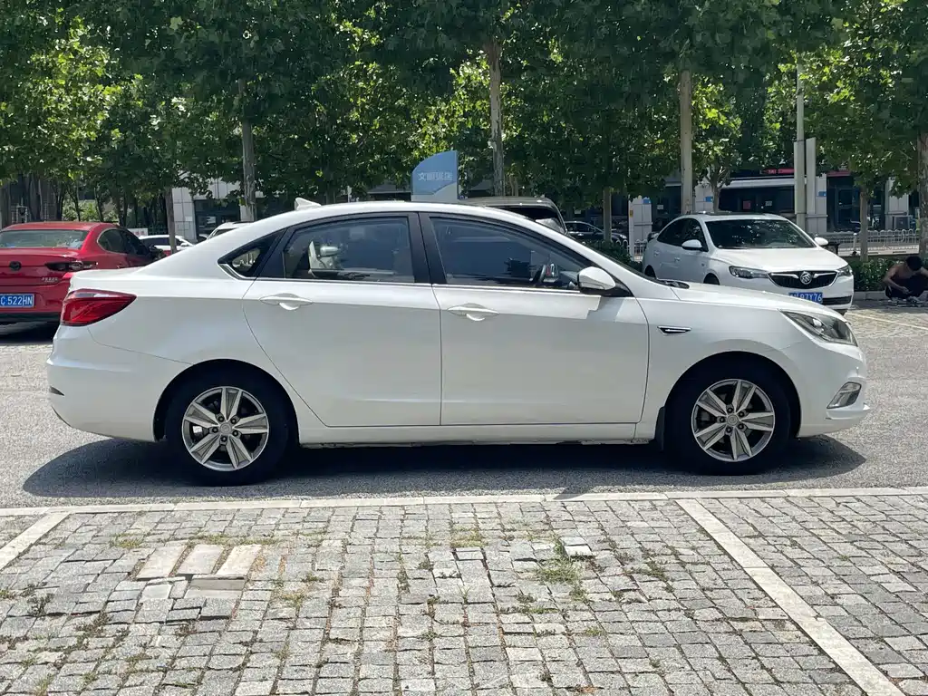 Changan Eado 2017 — фото 14
