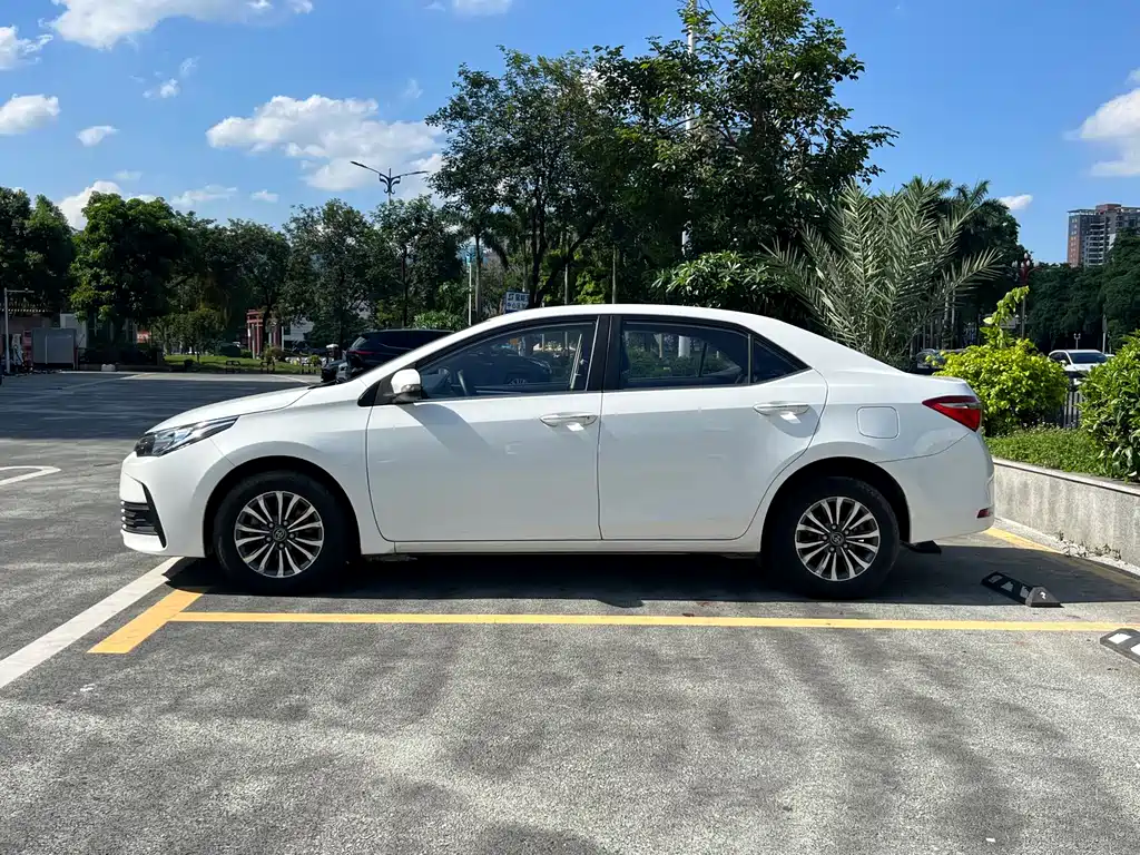 Toyota Corolla 2018 — фото 4